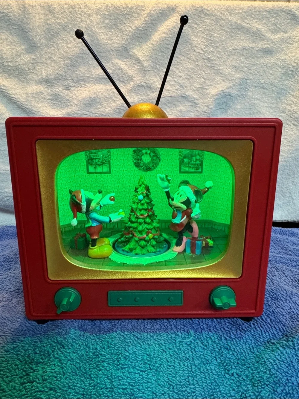 Aldi Exclusive Disney Mickey & Minnie Retro  Christmas LED TV